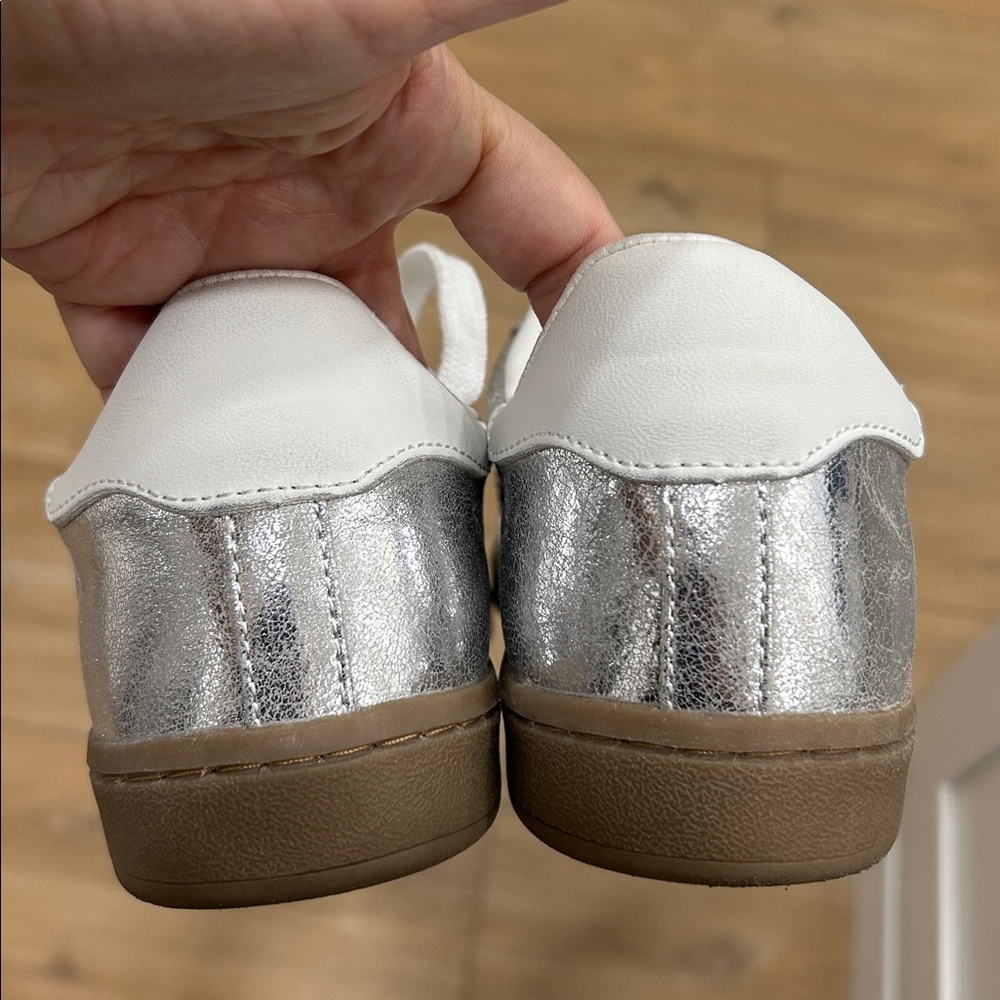 Worn once - UNIVERSAL THREAD ‘Spencer’ Silver Metallic Sneakers - Picture 6 of 10